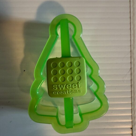 Sweet Creations Plastic Holiday Cookie Cutters With Soft Grip by Good Cook 12 Ct - Picture 4 of 11